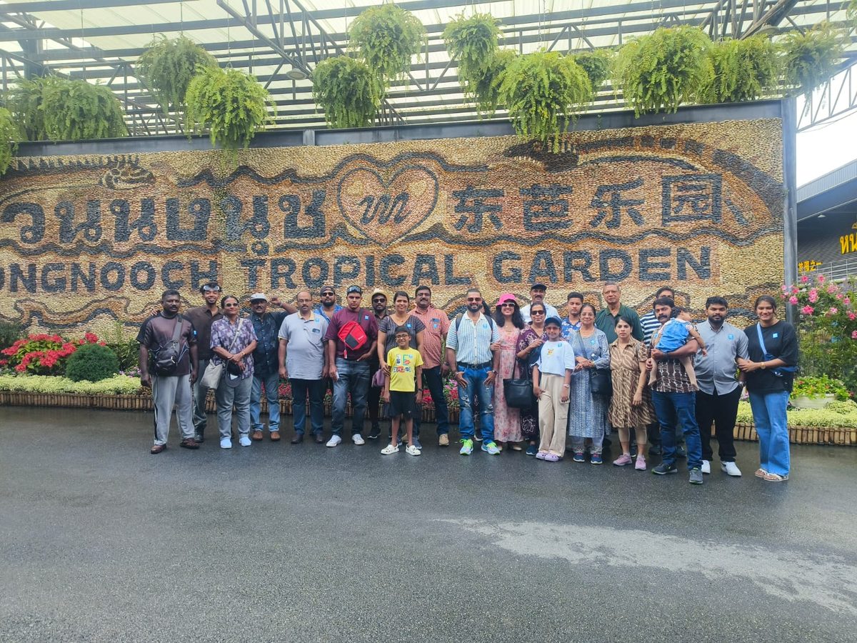 Group at Nongnooch Garden · Pattaya