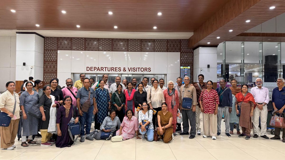 Senior travellers · airport send-off